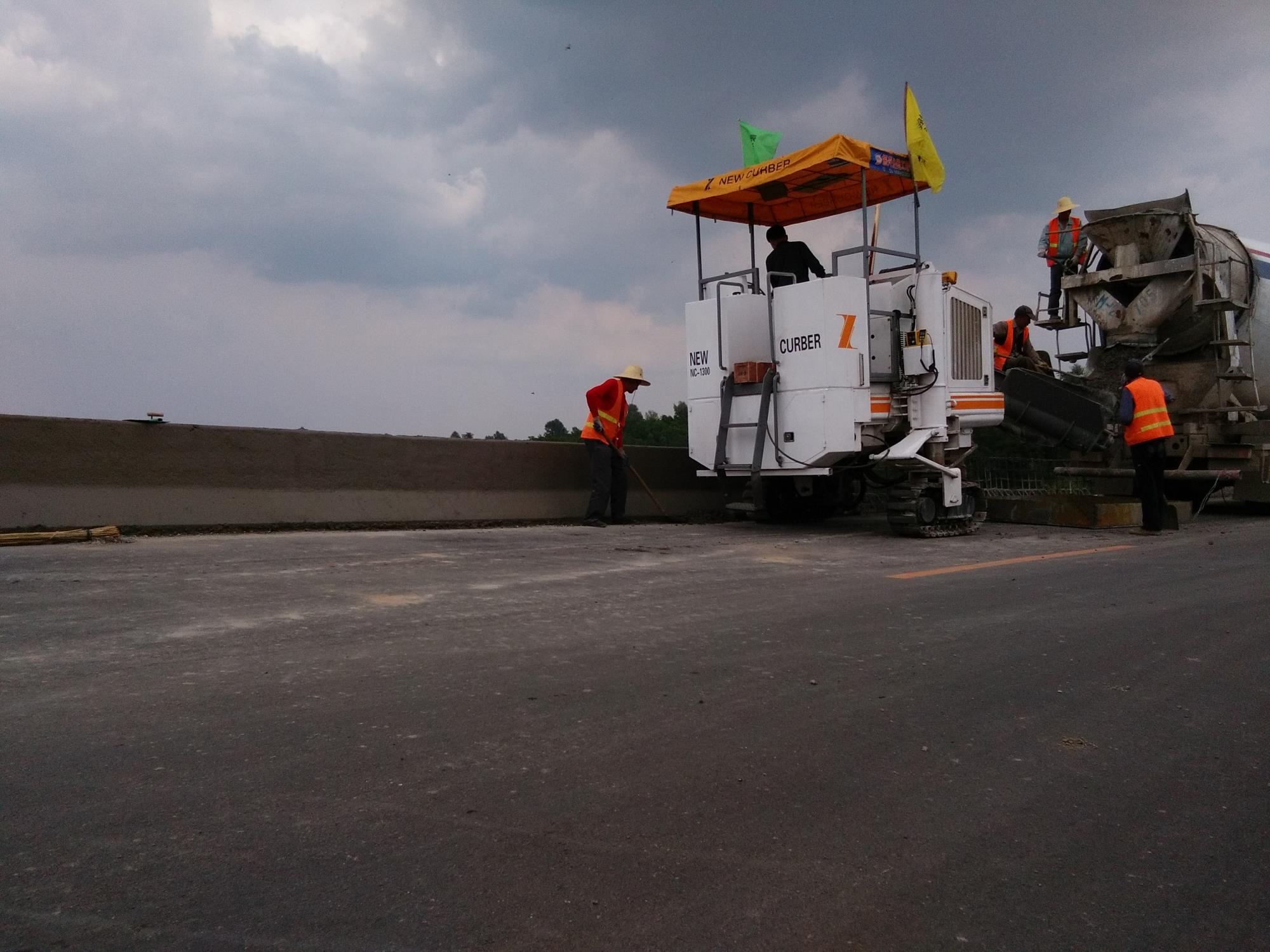 國內混凝土滑模攤鋪機品牌有哪些？哪個廠家實力強？