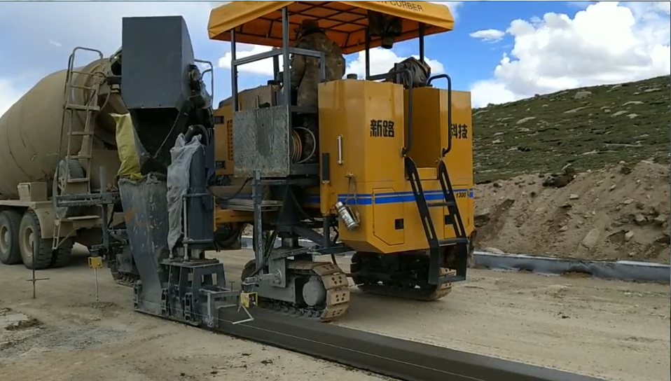 混凝土攤鋪機一天最多能攤鋪多少米？