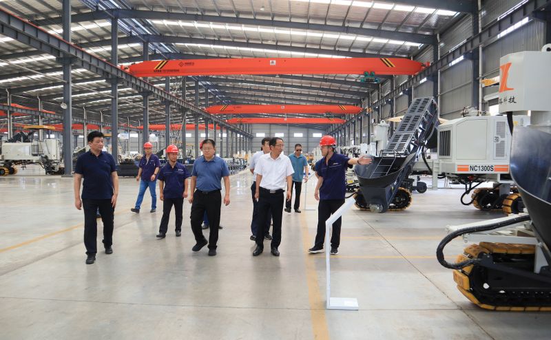 港務(wù)區(qū)黨工委葛本周副書(shū)記一行蒞臨我司走訪(fǎng)調(diào)研